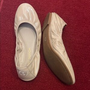 Tory Burch Women's Beige Patent Flats